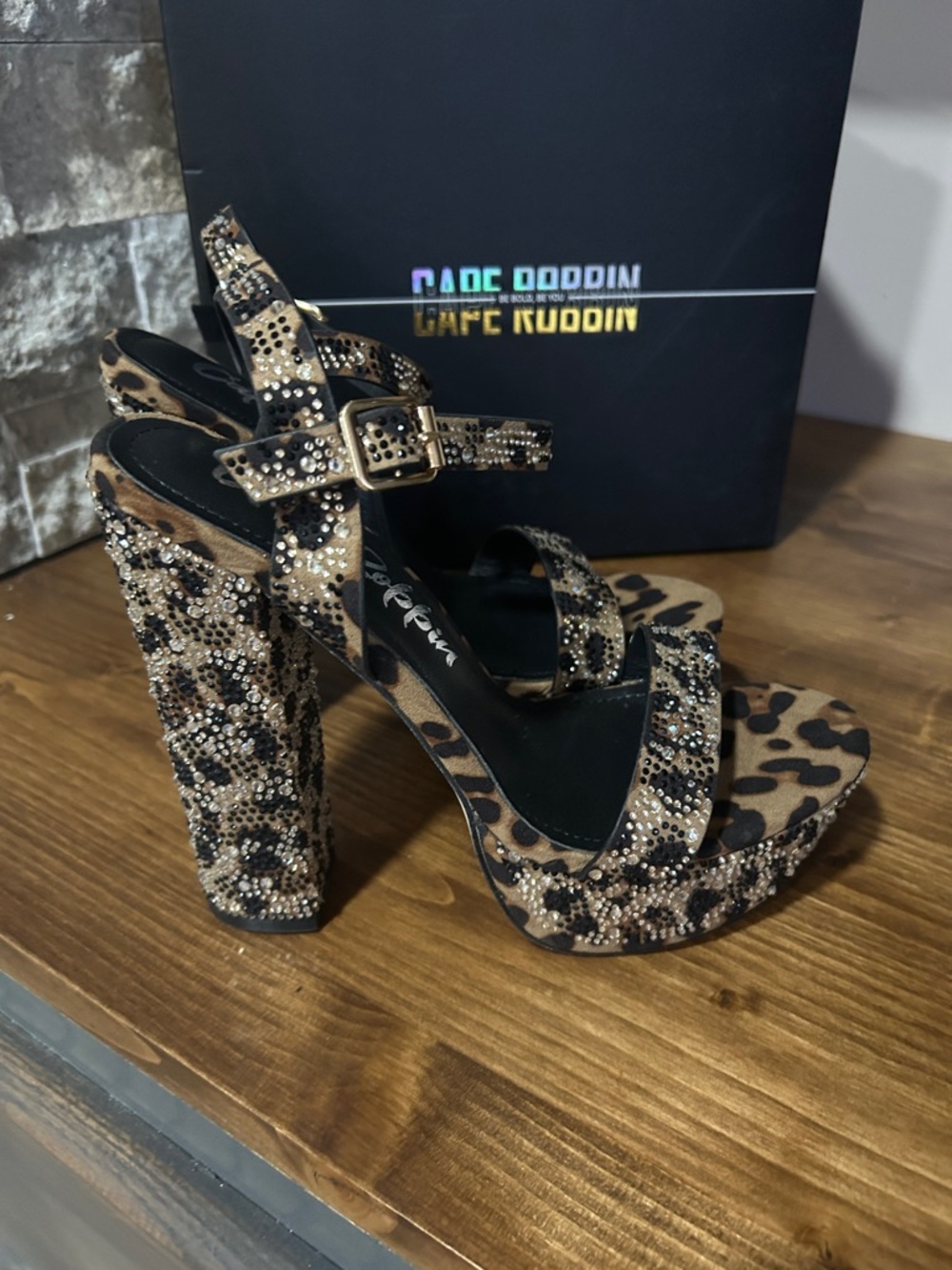 Leopard Print chunky heel Platform Sandal - new in box size 7.5